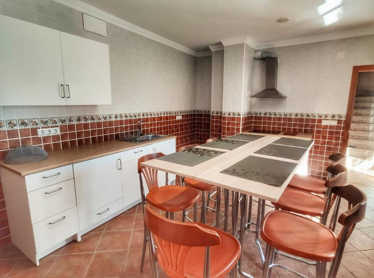 Casa Amplia Con Terraza En La Vinuela Villa Luaran gambar
