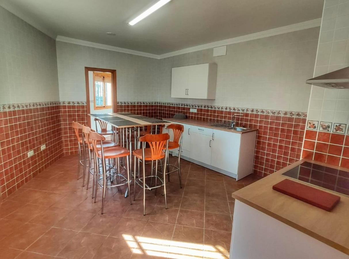 Casa Amplia Con Terraza En La Vinuela Villa Luaran gambar
