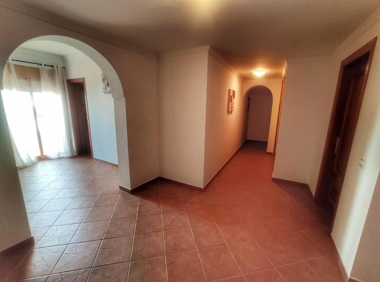 Casa Amplia Con Terraza En La Vinuela Villa Luaran gambar