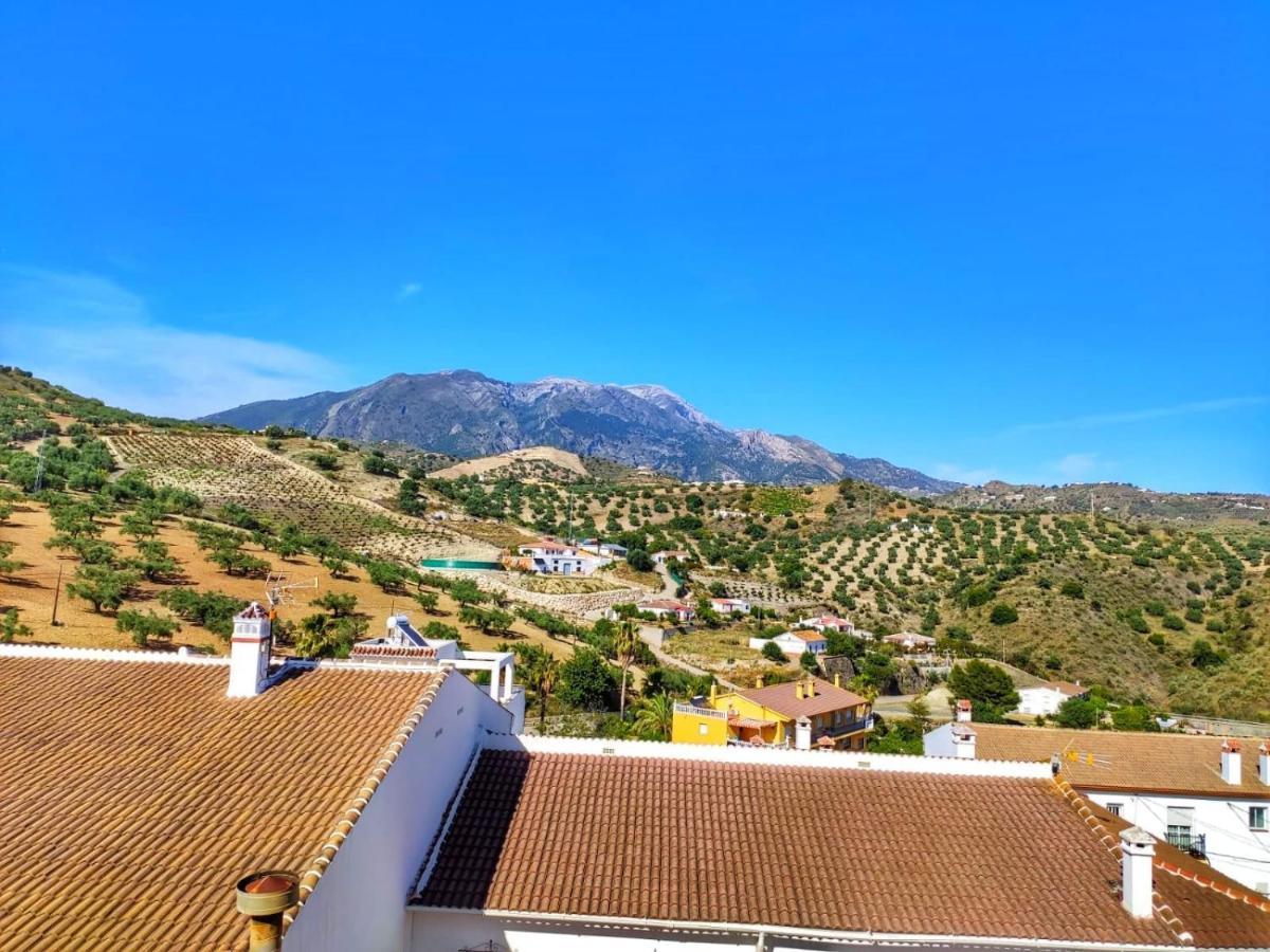 Casa Amplia Con Terraza En La Vinuela Villa Luaran gambar